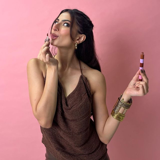 Pleasing Clicks Of Palak Tiwari In Colorful top